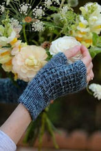 Load image into Gallery viewer, Avellin Mitts Pattern