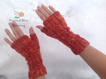 Load image into Gallery viewer, Causerie Hat & Mitts Pattern