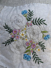 Load image into Gallery viewer, Rose Bouquet Sitck &amp; Stitch
