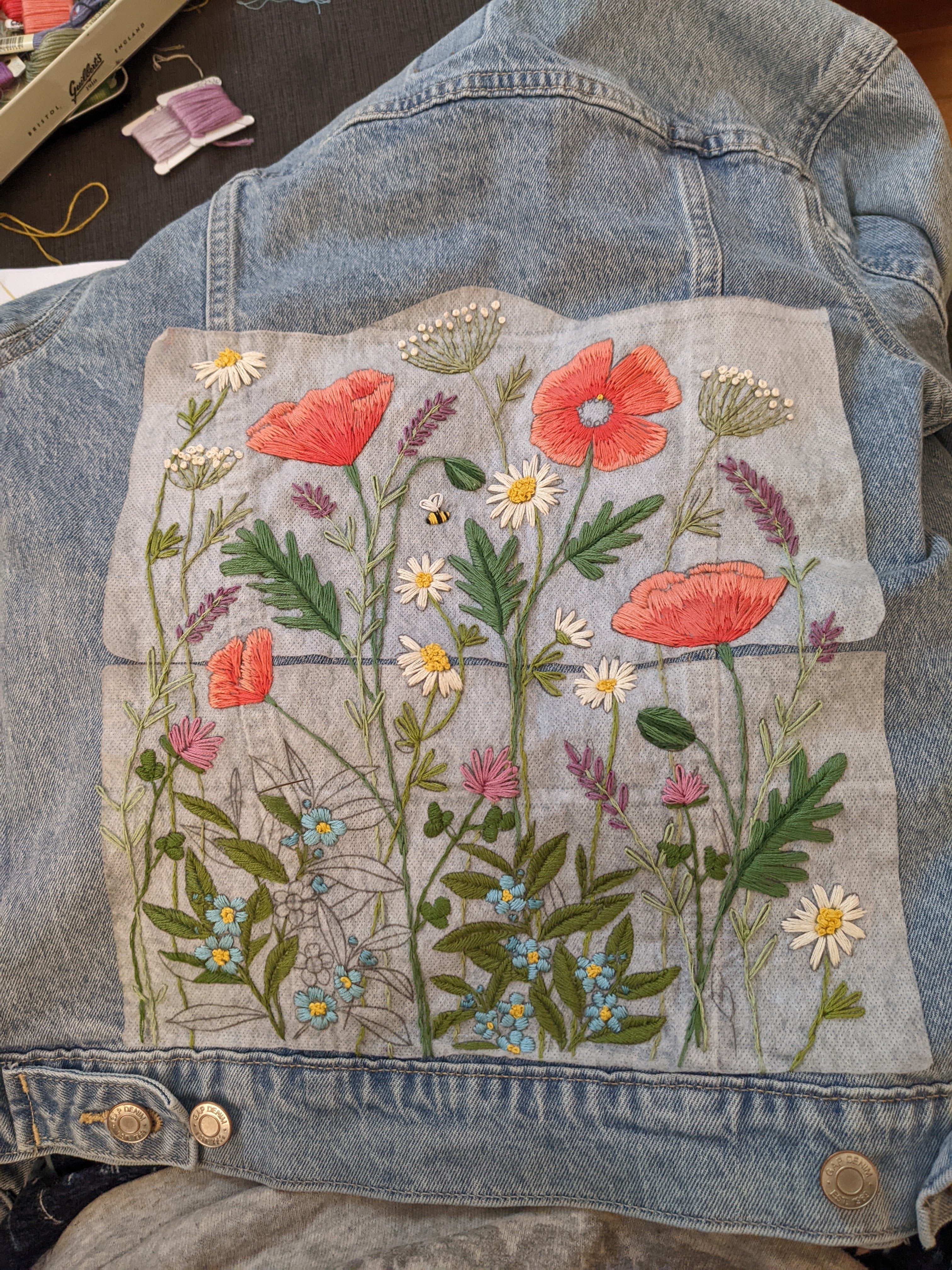 Small Bunch of Wild Flowers Embroidery Kit, code JK-2181 Panna